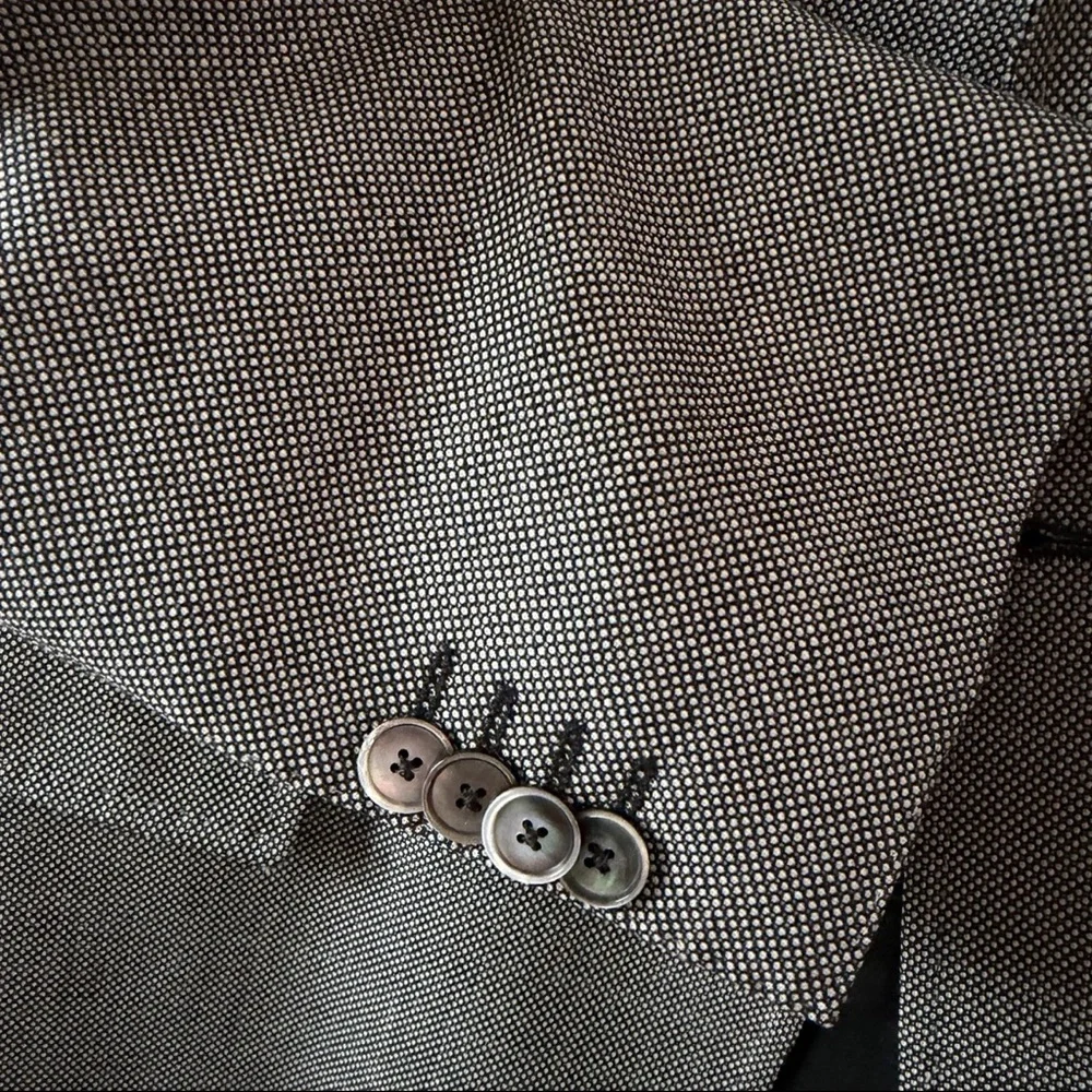 Hugo Boss Men’s 40R Gray Virgin Wool Blazer – Clean Modern Slim Silhouette Fit